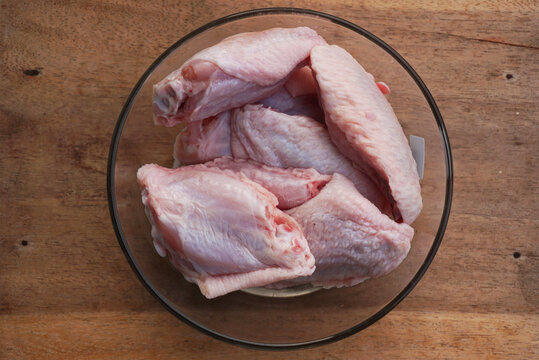 raw chicken wings in a small bow prepare cooking