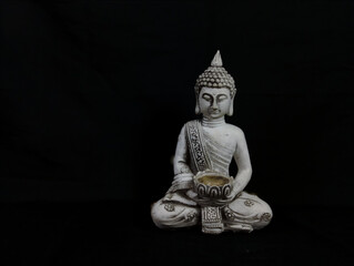 figura de buda joven en estado de meditación