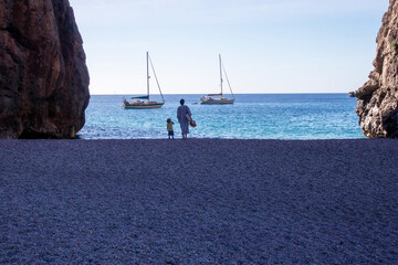 Madre y Hijo en Cala Calobra, Isla de Mallorca