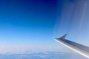 Fototapeta na wymiar Blue skies and wing views
