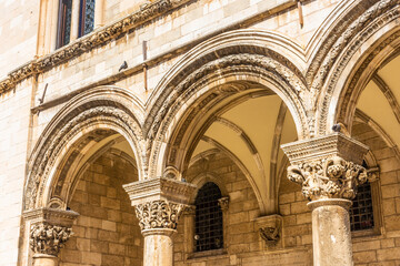 Obraz premium Details of ancient columns in Dubrovnik old town, Croatia