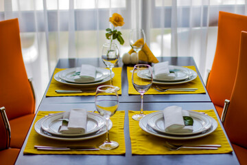 Dinner for four. Sorting option.  Yellow style