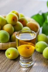 梅の実と梅酒　青梅