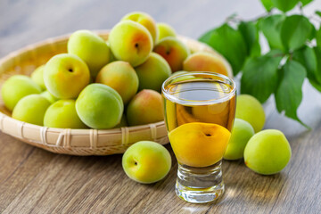 梅の実と梅酒　青梅