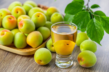 梅の実と梅酒　青梅