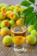 梅の実と梅酒　青梅