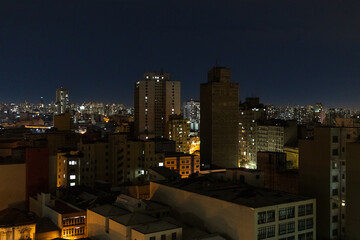 Obraz premium Prédios no Centro de São Paulo a noite.
