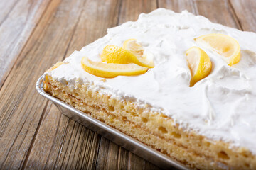 A view of a lemon cake.