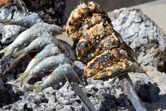 Sardinas asadas, t&iacute;pico espetos 
