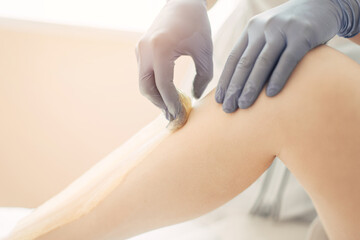 Obraz na płótnie Canvas applying sugar paste on a woman's leg close up
