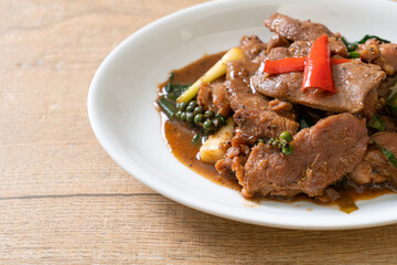Stir-Fried Black Pepper with Duck