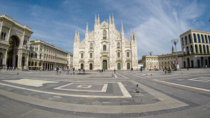 PIAZZA DUOMO MILANO EMPTY