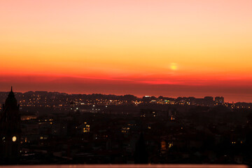 Fototapeta na wymiar View of the beautiful city of Porto at sunset