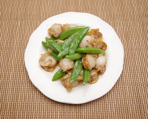 ホタテの貝柱とスナップエンドウの炒め物