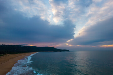 Obraz premium Soft high cloud aerial sunrise seascape