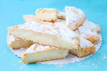 Mürbeteigkuchen mit Ricotta-Grieß-Füllung	
