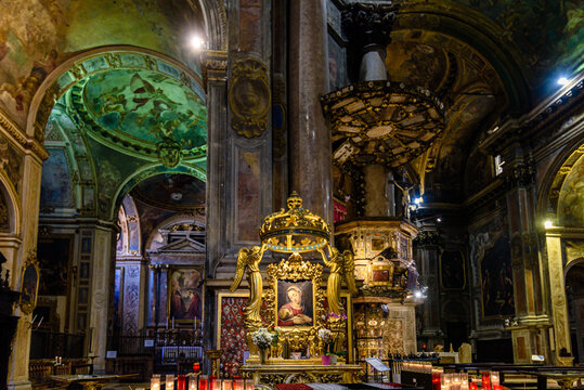 Milano chiesa di Sant'Alessandro, altare per la Madonna
