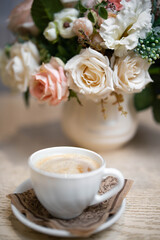 Obraz na płótnie Canvas bouquet of flowers and coffee