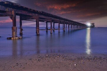 Atardecer en el muelle de Puerto Armuelles, Chiriquí, Panamá 