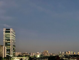 Naklejka premium Sao Paulo city skyline and Pinheiros River