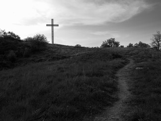 Enorme crocifisso situato sulla sommità del Monte Tuscolo, dove un tempo sorgeva l'antica città di Tusculum. 