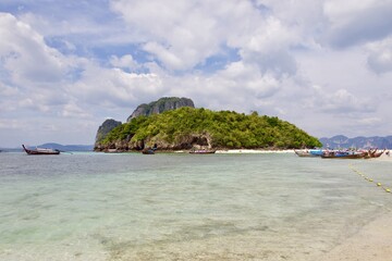 Obraz premium Tropical holiday. Amazing Thailandese beach on Krabi province, Thailand 