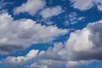 Fototapeta na wymiar Cumulus clouds on the blue sky
