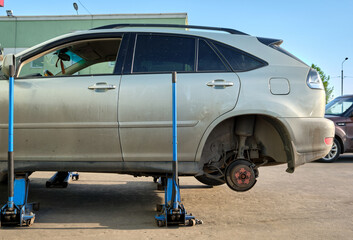 Tyre service: a car standing on hidraulic jacks
