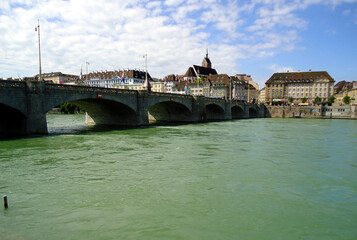 Fototapeta na wymiar Brücke über den Rhein in der Stadt Basel, Schweiz