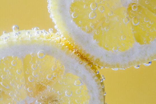 Lemon slices in soda