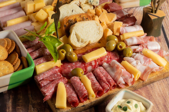 picada tradicional argentina con variedad de fiambres!!!