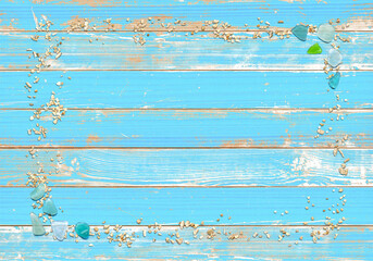 青いウッドデッキと珊瑚砂とビーチグラス、夏の海のイメージ