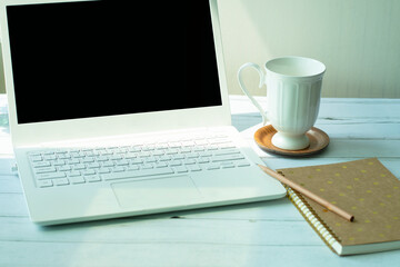 노트북과 재택근무 공간