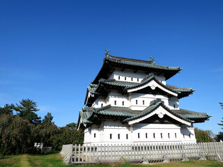 Fototapeta premium The keep tower of the Hirosaki Castle (弘前城天守) in Aomori, JAPAN
