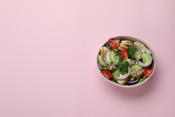 Fototapeta na wymiar Salad with grilled chicken on pink background