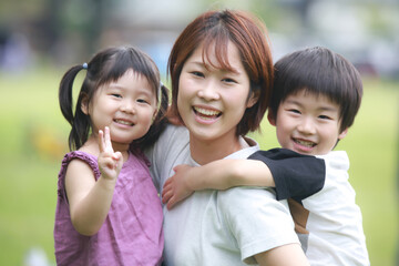 笑顔の親子