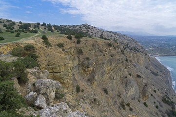 A steep cliff at a small plateau at the top of the cape.