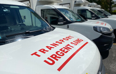 voiture de transport de sang urgent