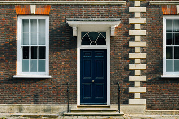 Exterior view of a British townhouse facade - obrazy, fototapety, plakaty