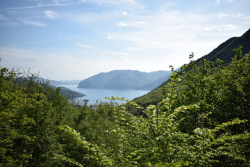 Vallata delle Piramidi di Zone  e vista sul lago