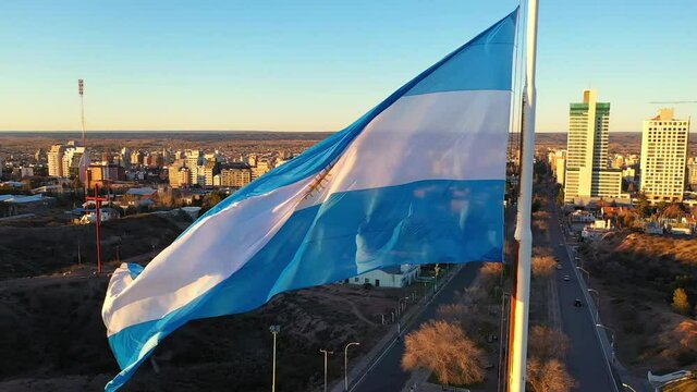 Drone films Argentine flag at the top of the mast atop the city of Neuqu&eacute;n, Patagonia Argentina