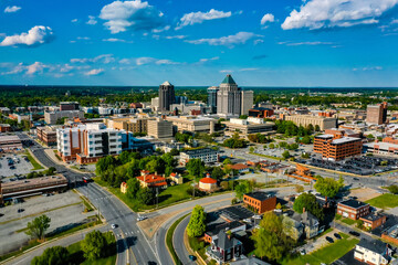 Aerial shot of the city of Greensboro, in North Carolina during daylight - obrazy, fototapety, plakaty