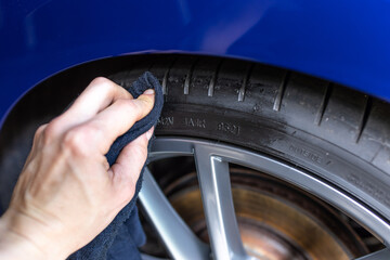 Reifen pflegen Reifenpflege schwarz schwärzen beim Tuning