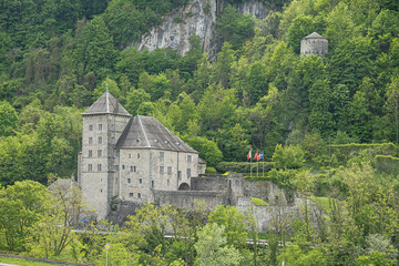Schloss bei St. Maurice, Kanton Wallis, Schweiz