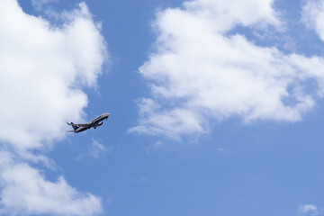 Avión de la compañía Ryanair que acaba de depegar de un aeropuerto