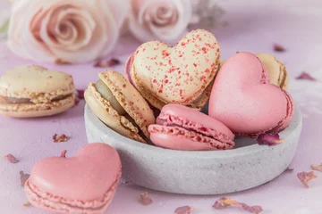 Fototapete Rund Heart shaped sweet macarons and roses in pastel colors on a pink base. A delicious dessert or gift for Valentine's Day or Mother's Day. © Daniela Baumann