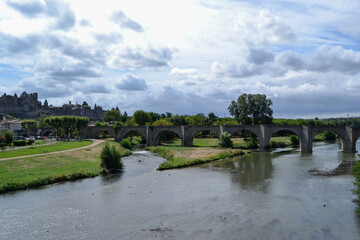 La antigua Ciudadela Medieval de Carcassonne sus calles y el rio aude -  L'ancienne citadelle...