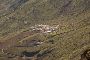 vista desde el mirador de bascos del pueblo de sabinosa, en la frontera, el hierro.