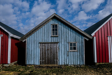 Fototapeta na wymiar red barn and sky
