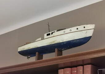 oznorCO Modello navale barca in legno con motore anni 50